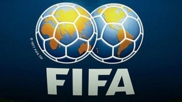 Сборная России осталась на 48-й позиции в обновленном рейтинге ФИФА, имея в своем активе 1424 очка.
