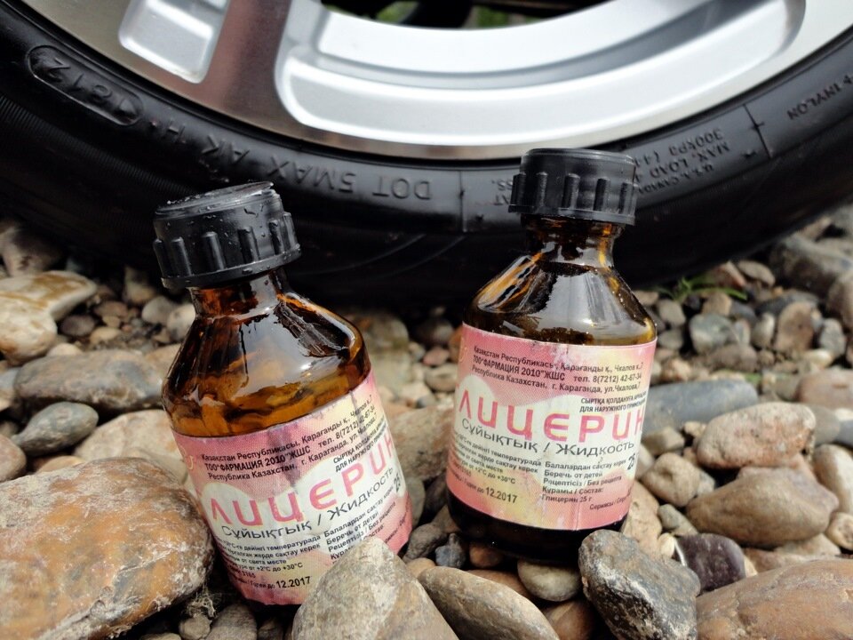 Тут все просто вместо того чтобы покупать дорогой чернитель для резины просто зайдите в аптеку купите несколько флакончиков глицерина и можно сказать дело в шляпе! 