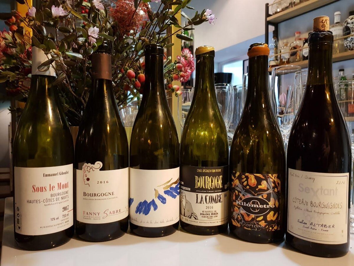 Сет во всей красе. У всех покатые бургундские плечи, включая испанца, который случайно затесался.