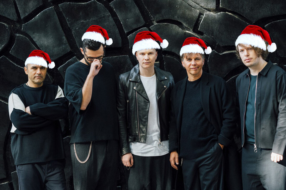 Честно и криво прифотошоплено мной.