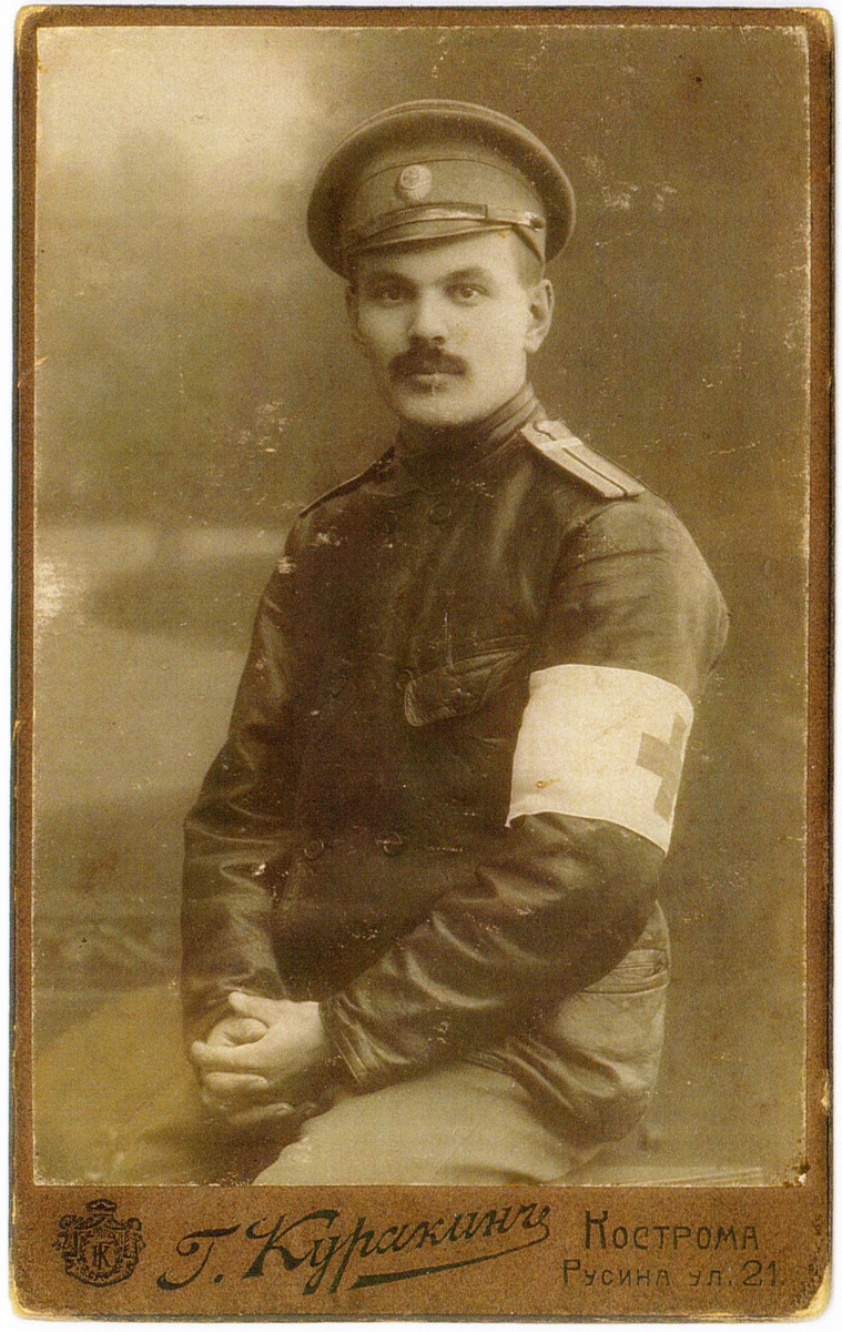 Зауряд-военный врач 16-го Туркменского передового отряда Красного Креста Михаил Адреевич Латышев. Всё-таки как красиво смотрятся фотографии на старинных паспарту!