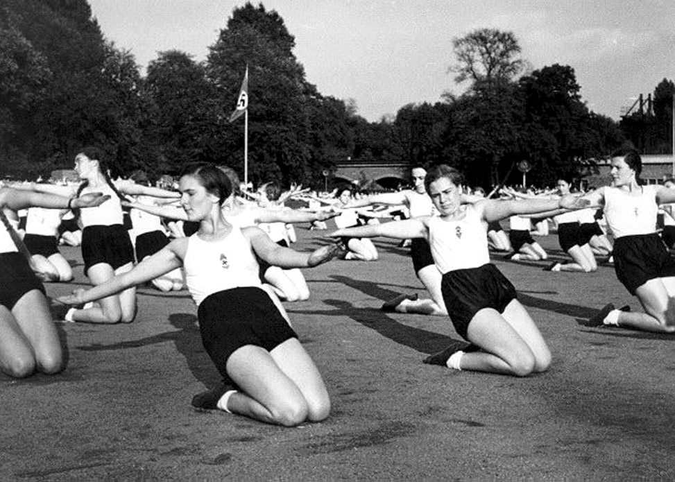 Гимнастика и легкая атлетика - главные занятия девушек из BDМ 