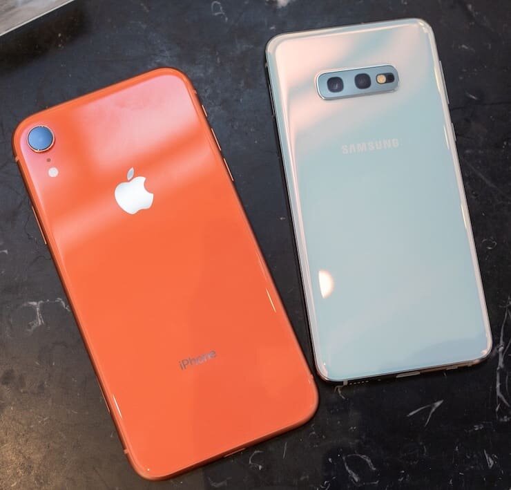 Как по мне, самый лучший цвет у айфона (Коралловый).