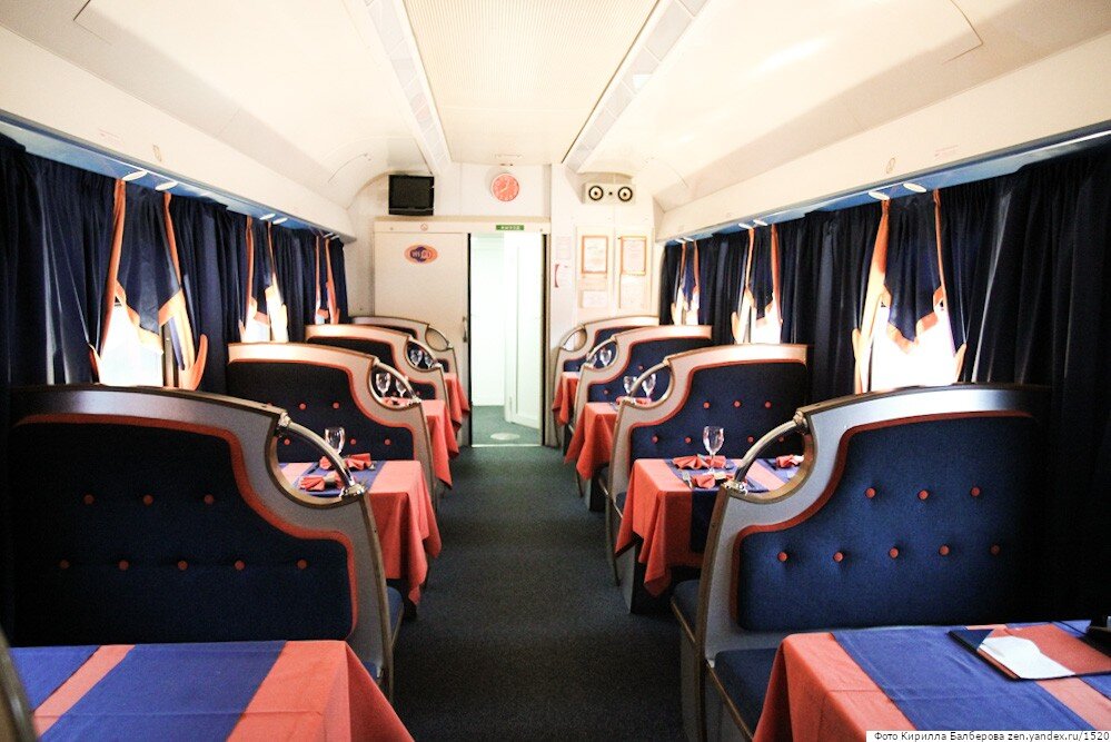 Интерьер вагона-ресторана поезда 19/20 Москва – Петербург «Мегаполис»