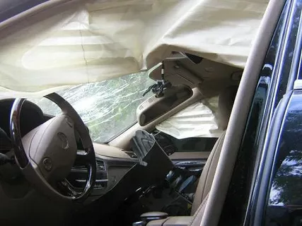 Если машину трясет, а где источник, неясно, не стоит паниковать. Если автомобилю от 3 до 5 лет, то скорее всего, какие-либо компоненты отработали отведенный производителем ресурс и износились. Так железные «кони» показывают свой возраст. Не стоит при обнаружении тряски везти авто в СТО на диагностику – причину можно отыскать самостоятельно.