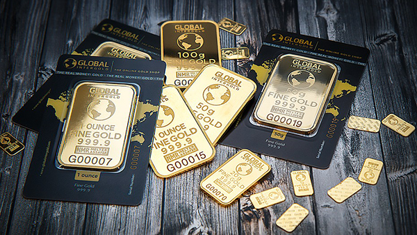 Иллюстрация взята с сайта https://pixabay.com/photos/gold-is-money-gold-bars-gold-shop-2538120/