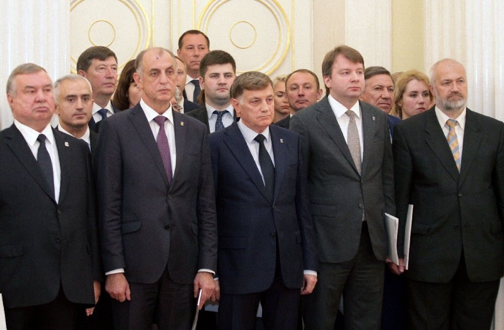 Дресс-код ЗакСобрания Петербурга не допускает никаких футболок. Фото ЗС СПб