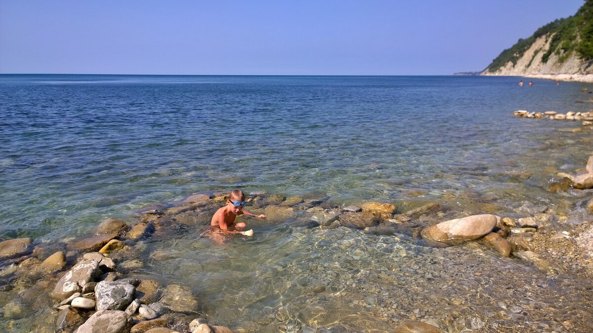 Море в краснодаре пляж. Чистое море в Краснодарском крае. Самые чистые пляжи Краснодарского края. Чистое черное море. Самое чистое море на Черноморском побережье.