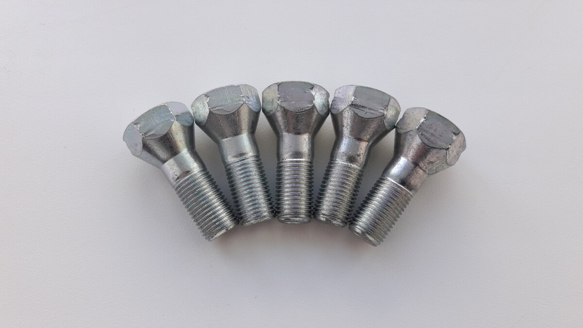 Новые болты, не заводские.