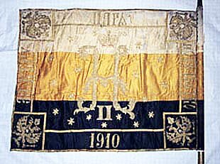 Думал  о сущности войны, почему воqны неизбежны и понял, что война  - это горн, в  котором выплавляется элита общества. Послевоенное поколение сделало  Советский Союз сильным государством. На первом Параде Победы в Москве по  Красной площади шли настоящие подлинные герои. И в прошлые века элита  формировалась из тех, кто заслужил эту честь подвигами. И лишь в новое  время определяющим фактором стали деньги. Деньги слабого и порочного  способны продвинуть в элиту. Но это квазиэлита и лишь на войне, на этом  поле истины, все проявляется во всей полноте. И зерна отделяются от  плевел.