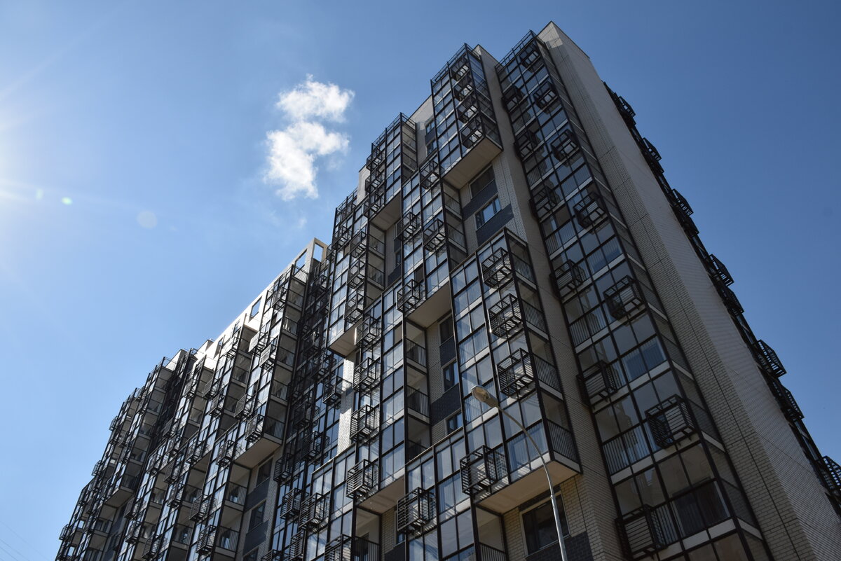 Фасад жилого дома на пр. Шокальского, г.Москва