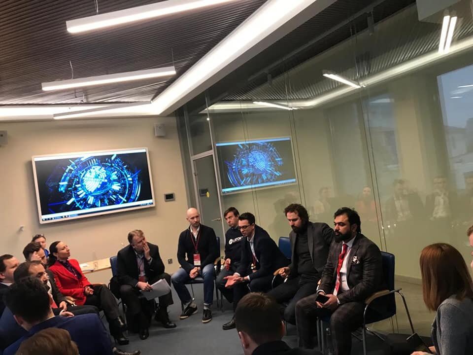 Тот неловкий момент, когда количество спикеров больше количества слушателей 