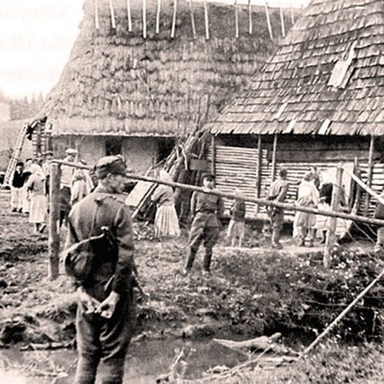 Армия перевозит украинцев в рамках Вислинской акции, апрель 1947 год. 