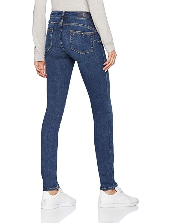Женская попа в джинсах