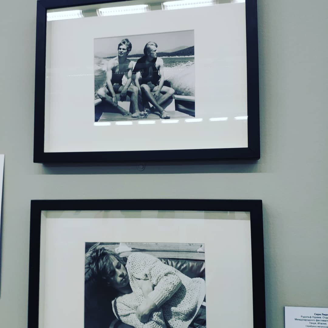 Знакомые все лица, не правда ли? Вверху Эрик Брун и Рудольф Нуреев. Внизу - Нуреев расслабляется. Фото авторов канала