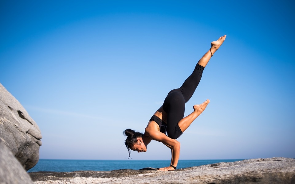 https://pixabay.com/photos/yoga-strength-people-woman-2587066/