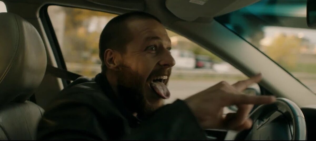Кадр из фильма "Киллер по вызову" (2020)