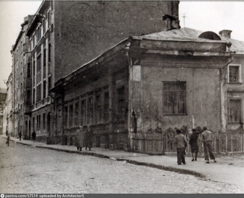 Малый Николопесковский переулок, 1950 - 1967 г. Источник: Личный архив Поповых и Шуберт.