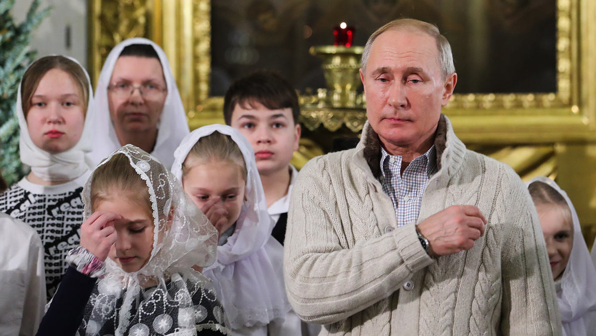 Владимир Путин и дети. Фото: ТАСС