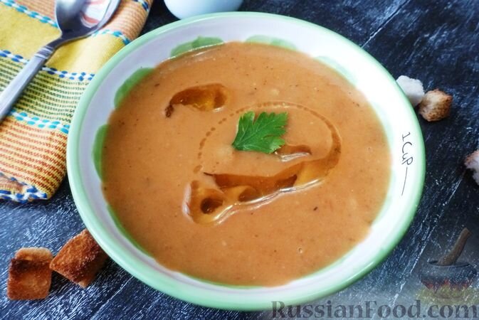 горох сушеный, сок томатный, лук репчатый, масло оливковое, соль, перец чёрный молотый, сахар, вода, зелень петрушки