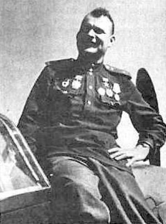Командир 2-го гиап м-р Бабков на своем Ла-7.