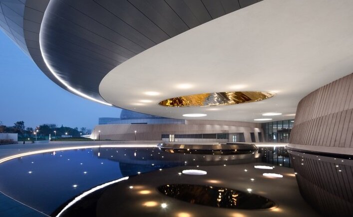 Эффект парения в Shanghai Astronomy Museum создают нависающие конструкции