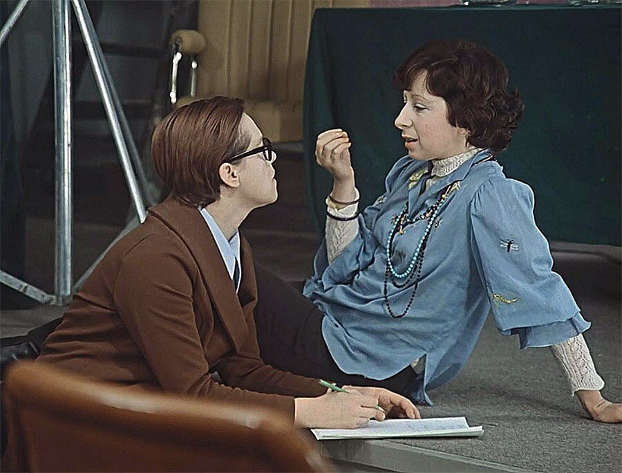 Кадр из к/ф "Служебный роман" 1977 г.