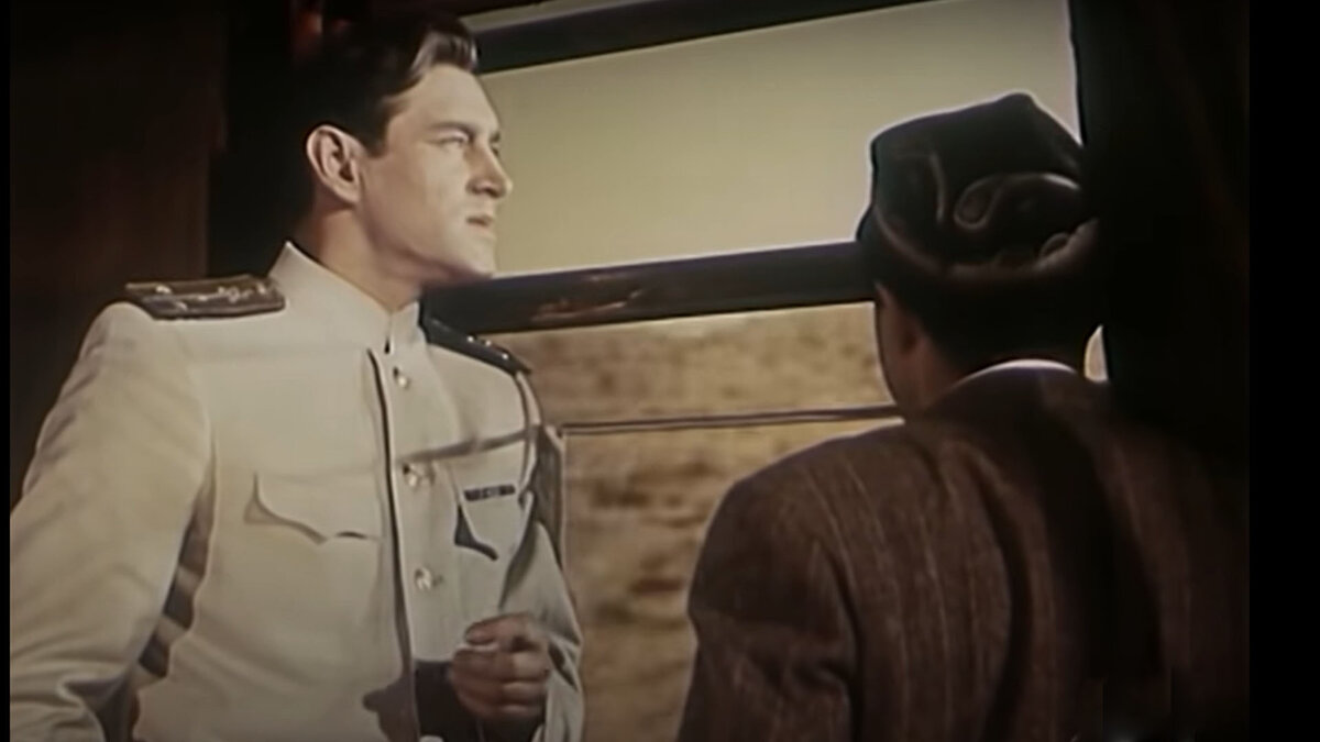 Кадр из фильма "Застава в горах". Старший лейтенант Сергей Лунин (Владлен Давыдов).