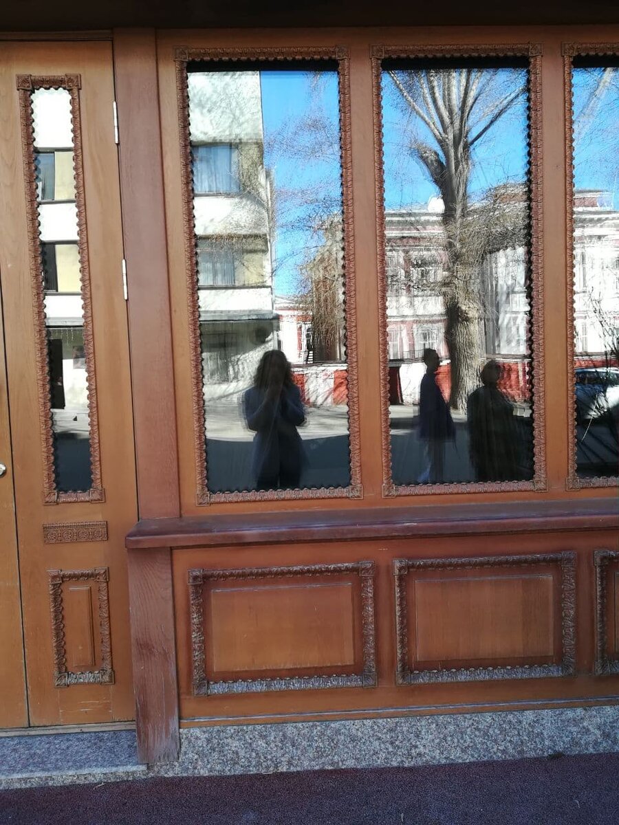 Вот, например, нам дали совет использовать отражение для кадра.