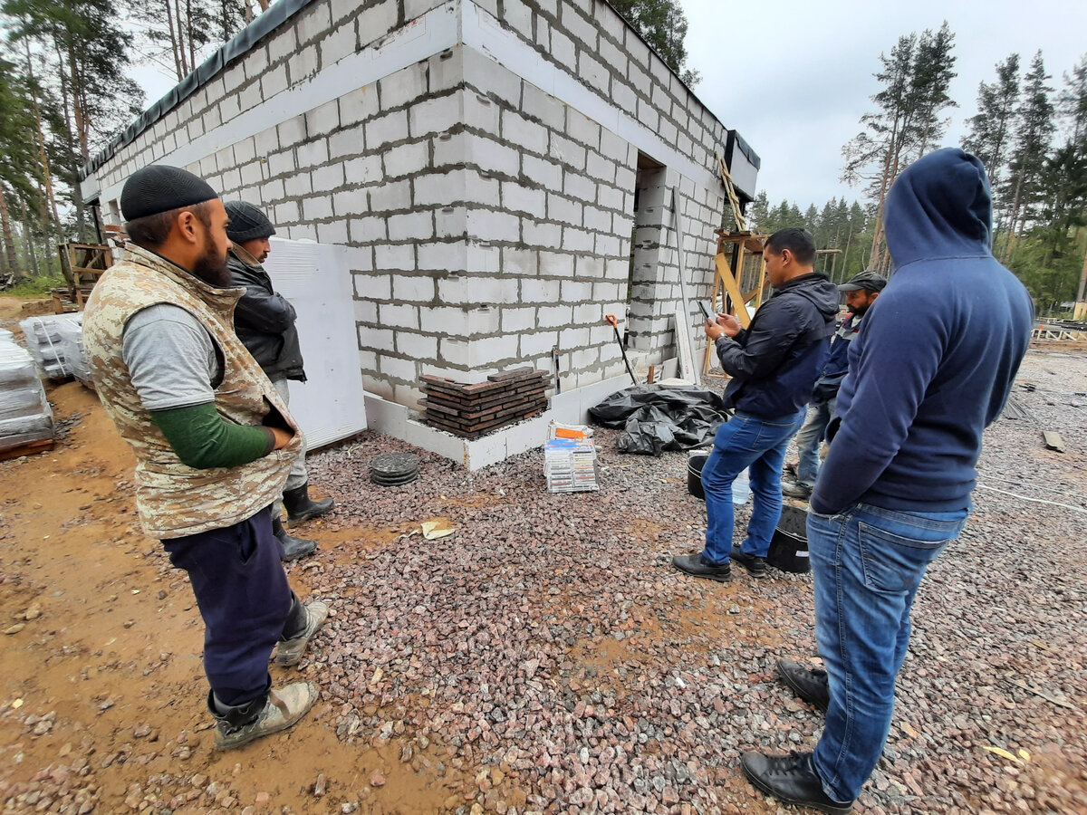 В наш век можно купить всё, а толковых строительных бригад не сыщешь днем с  огнем | Старосветские помещики | Дзен