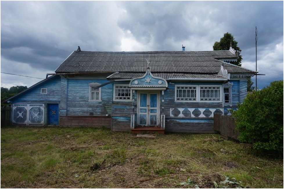 Рис. 2 - Двор