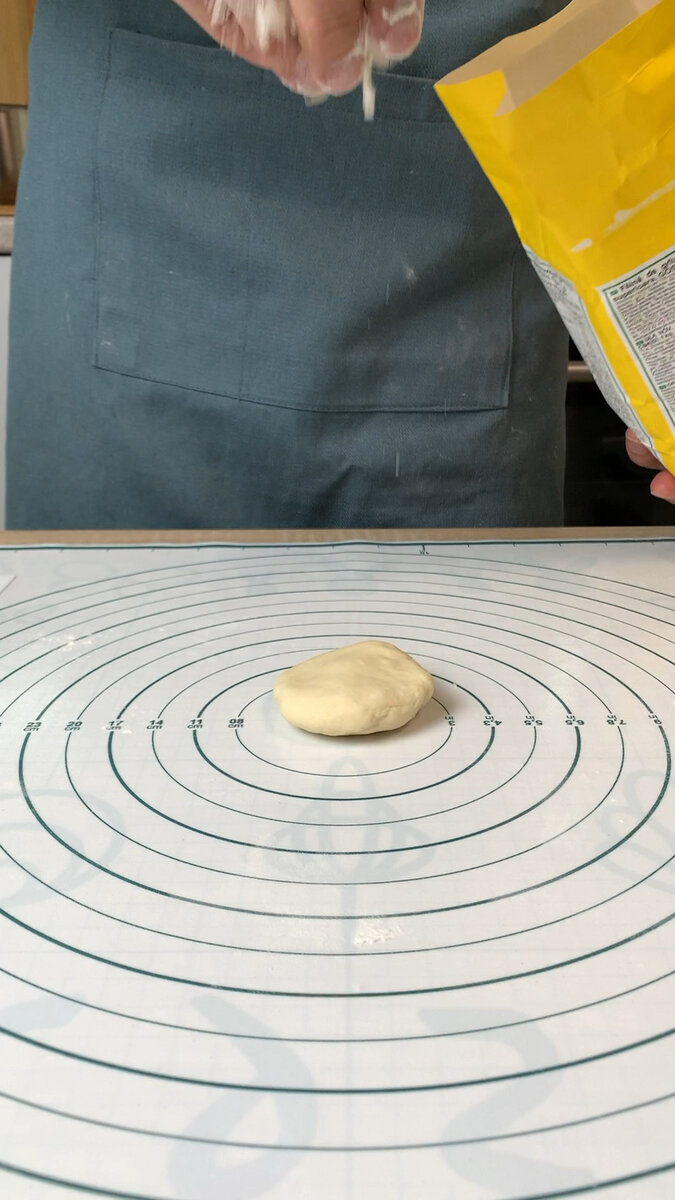 На один чебурек 50 грамм теста