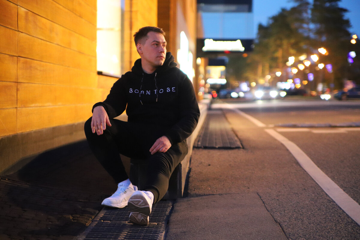 75mm, f/2.8, 1/125с, ISO 6400