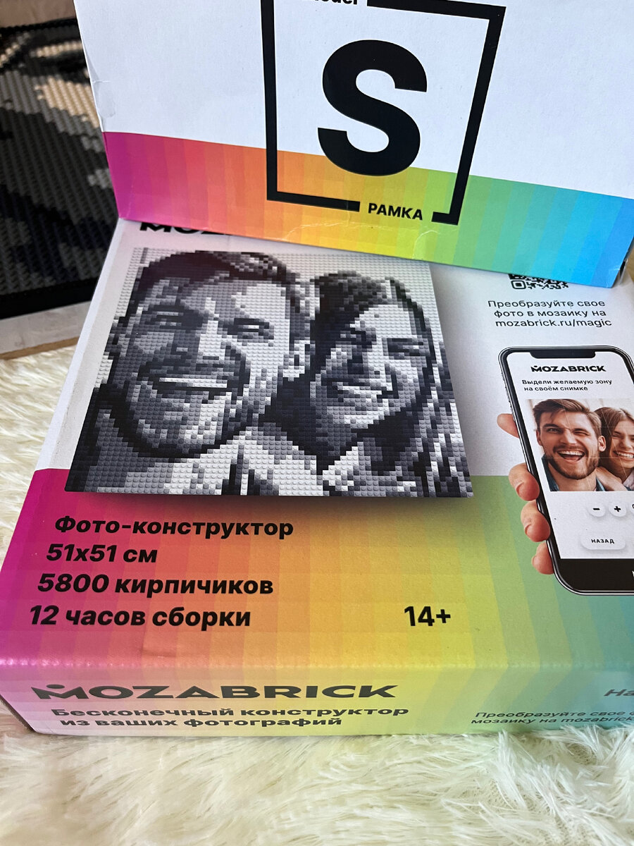 Возраст указан 14+, но у нас и Назар и Ваня собирали с удовольствием, особенно Иван. Мы с ним вдвоём заканчивали картину