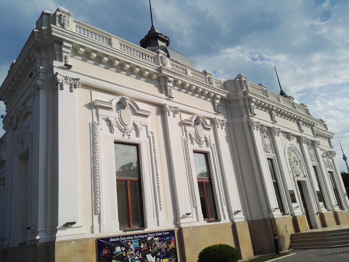 Продолжаем краткий экскурс по польскому архитектурному наследию шикарной столицы Азербайджана.-43