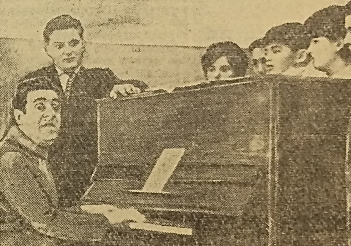 Аркадий Ильич Островский в гостях у сызранских пионеров. Газета "Красный Октябрь" 1965 год.