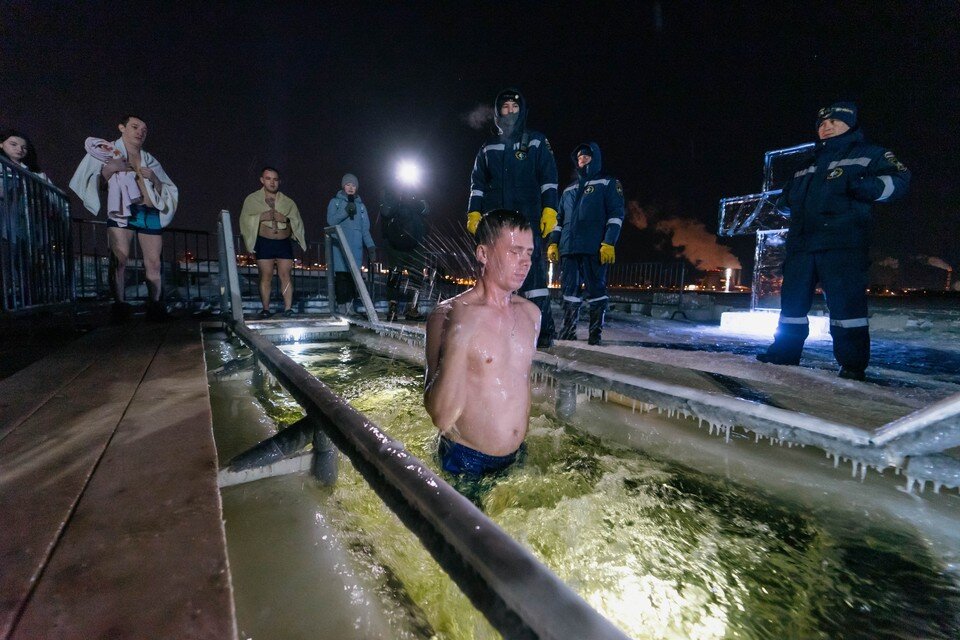     В ночь с 18 на 19 января жители Ижевска окунулись в прорубь Мария Бакланова