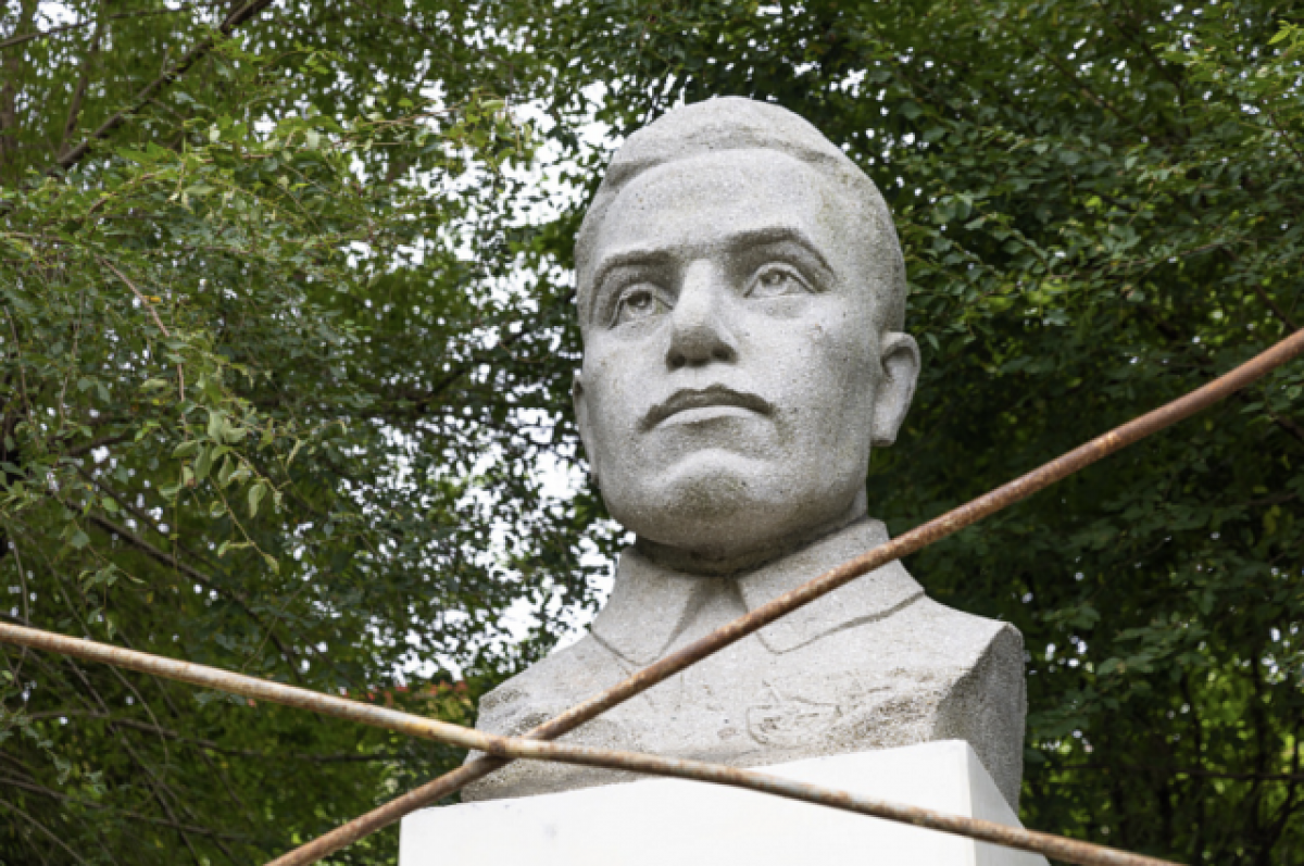    Во Владивостоке завершается реставрация памятника маршалу Василию Блюхеру