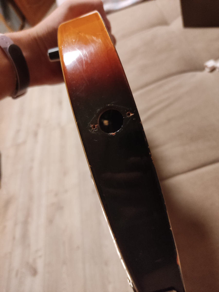 Отверстие для разёма