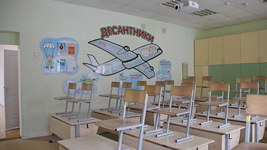     Мэр Хабаровска осмотрел школы и убедился в их готовности к новому учебному году.