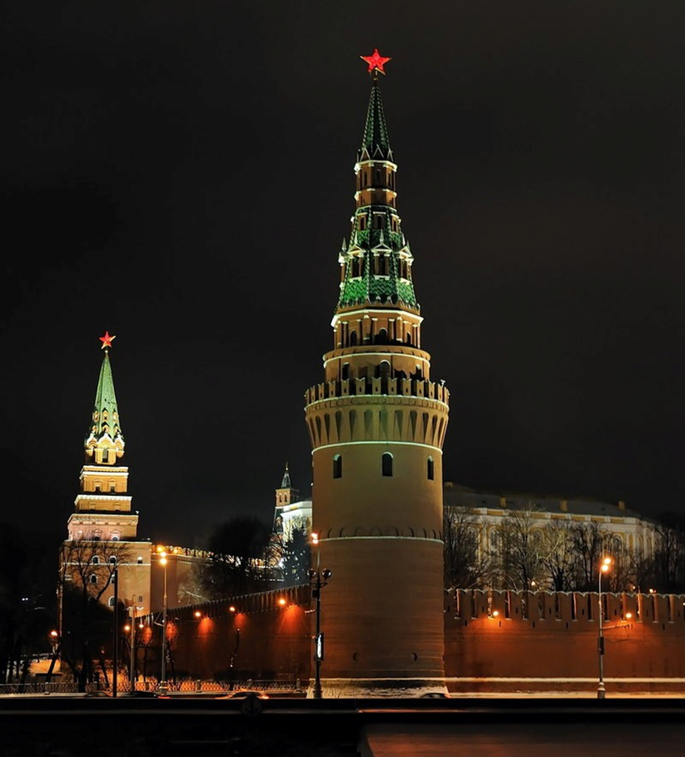 Кремлевская жизнь. Кремлёвские звёзды Московский Кремль. Звезды Москвы. Спасская башня Кремля звезда. Кремль Москва звезда.