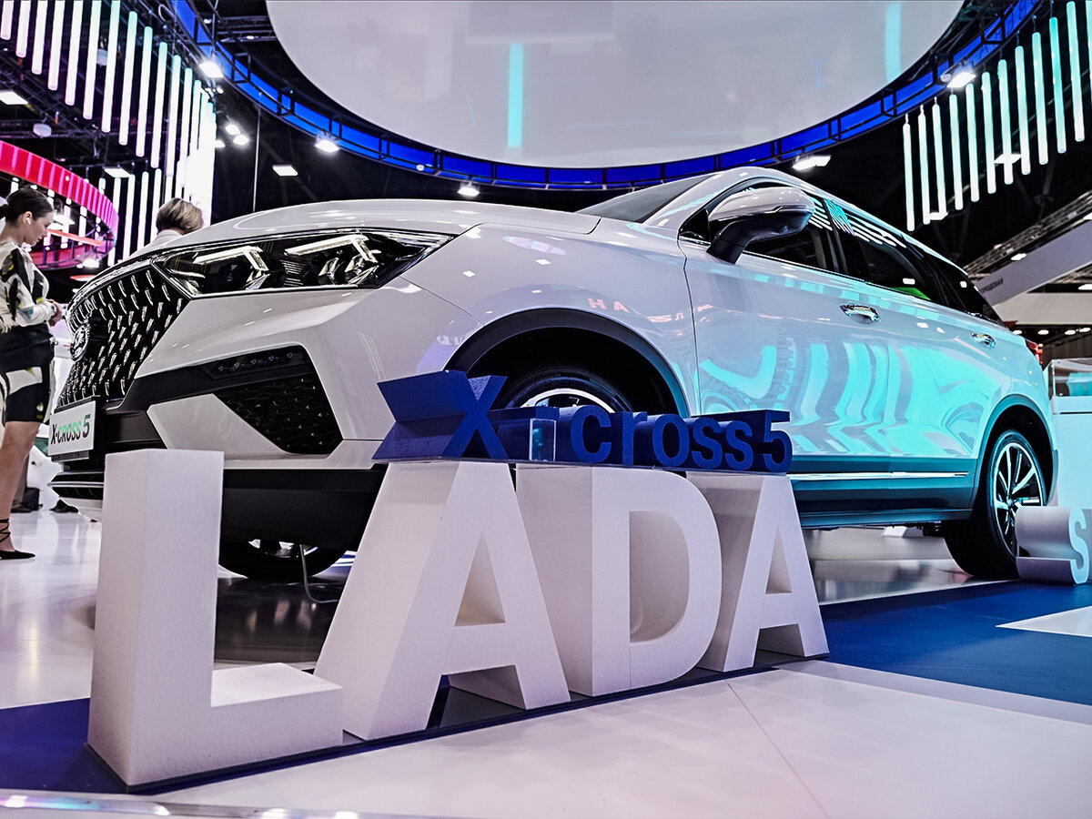 АвтоВАЗ - это полное фиаско» — Lada X-Cross 5 уже снимают с производства:  Соберут 1000 машин, но продать их нельзя | Гаражбатя | Дзен