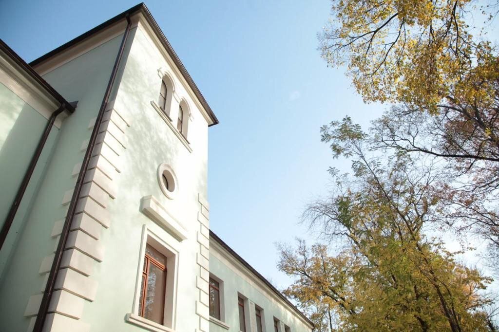 Клиника снаружи