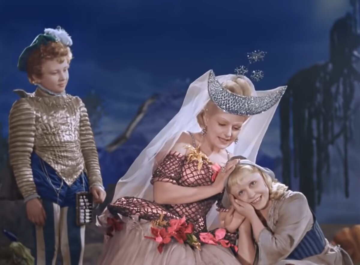 Что за важная птица эта Золушка, что вокруг неё столько возни? С ней явно что-то не просто! Фильм "Золушка" 1947 г. Скрин