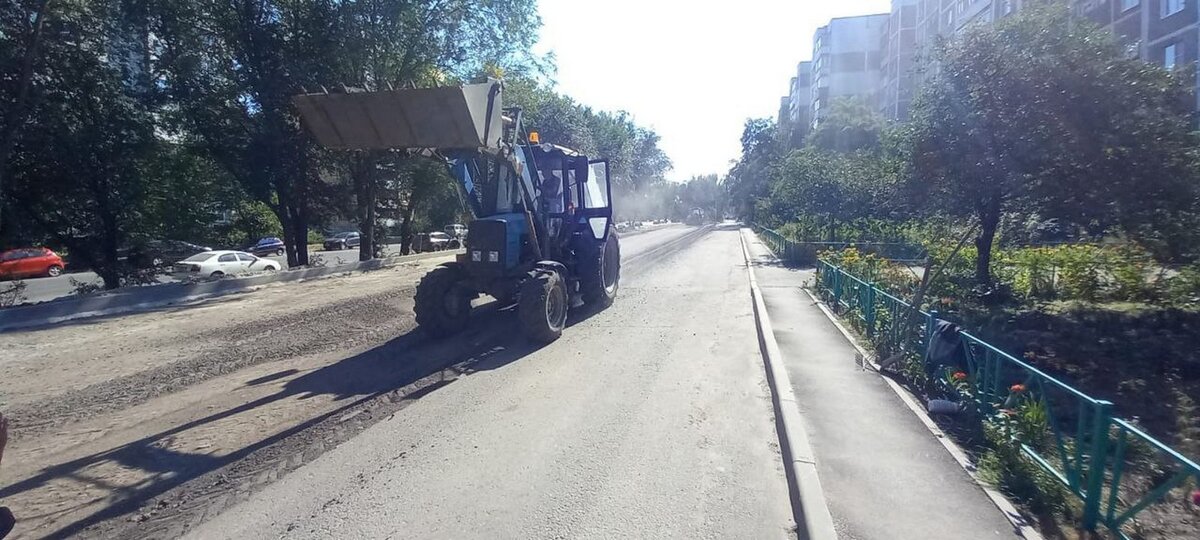    В Курске на улице Крюкова около дома №18 ведётся обустройство парковки