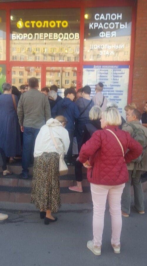 В ожидании открытия нового магазина