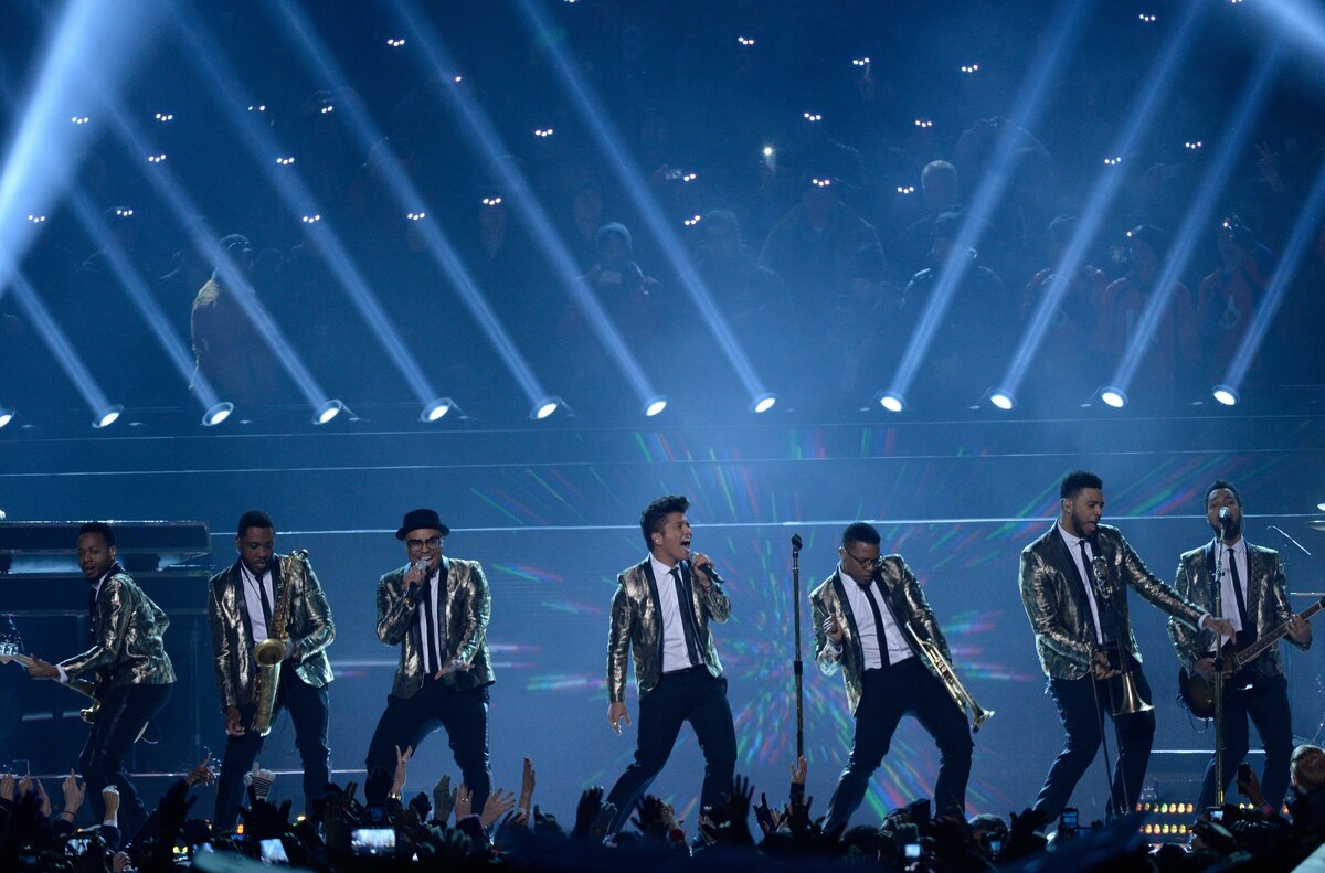 Bruno Mars super Bowl Halftime. Superbowl Halftime show.