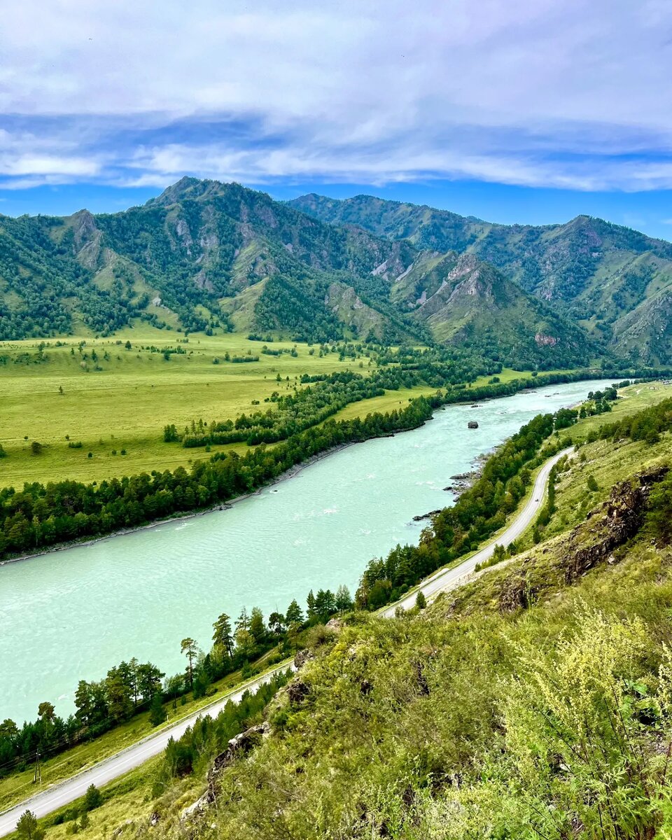 А на фото – вдохновляющий горный Алтай, где я недавно побывала, древний и при этом неустаревающий, как всё прекрасное и настоящее.
