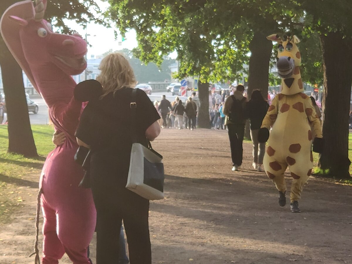 Очередные жертвы ростовых кукол.