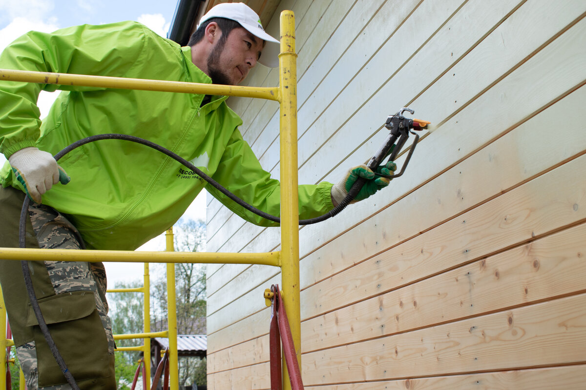 Покраска домов безвоздушным распылением